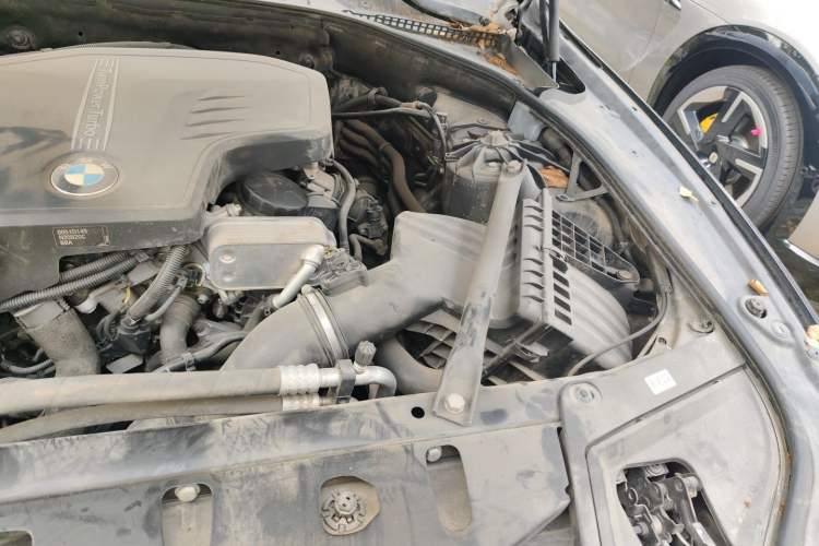 Used BMW 5 Series 2013 525Li Luxury Model Engine Bay Left