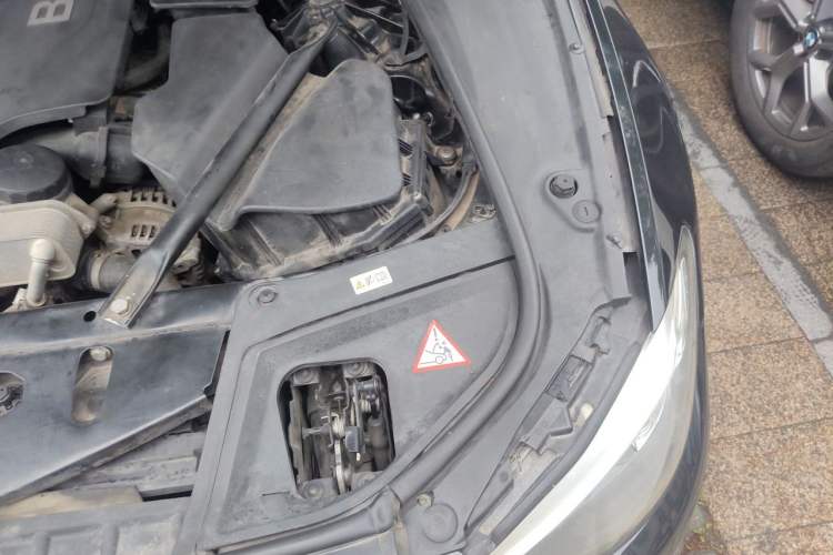 Used BMW 5 Series 2013 530Li Leading Model Engine Bay Left