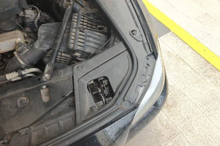 Used BMW 5 Series 2013 525Li Luxury Model Engine Bay Left