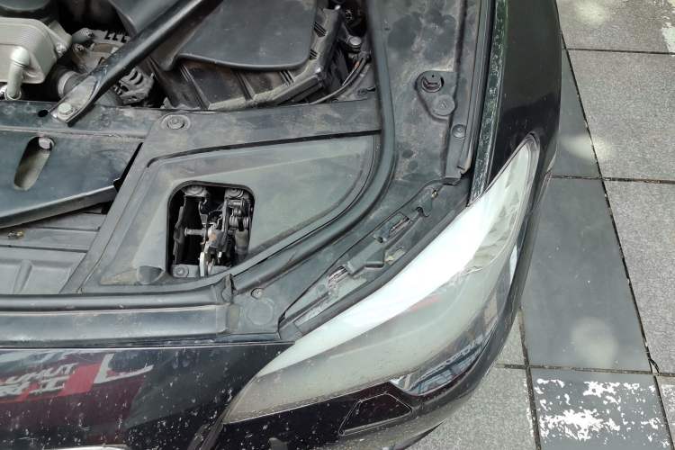 Used BMW 5 Series 2013 530Li Luxury Model Engine Bay Left