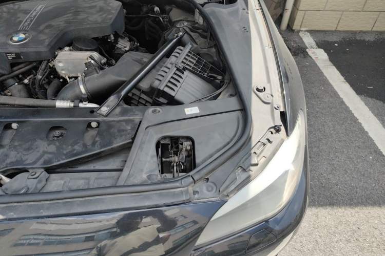 Used BMW 5 Series 2013 525Li Luxury Model Engine Bay Left