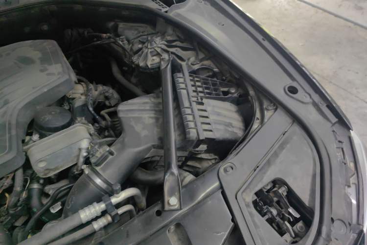 Used BMW 5 Series 2013 520Li Elegant Edition Engine Bay Left