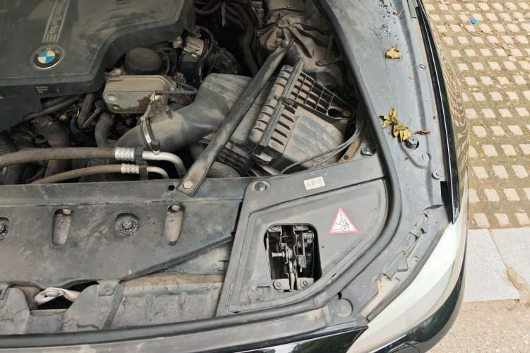 Used BMW 5 Series 2013 525Li Leading Model Engine Bay Left