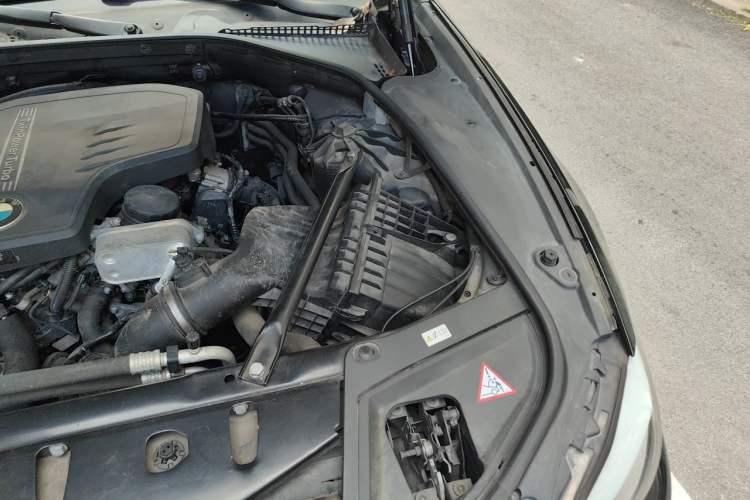 Used BMW 5 Series 2013 520Li Elegant Edition Engine Bay Left