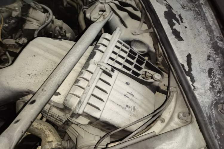 Used BMW 5 Series 2013 525Li Leading Model Engine Bay Left
