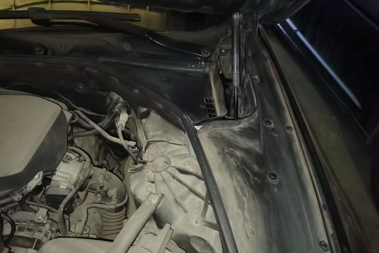 Used BMW 5 Series 2013 520Li Elegant Edition Engine Bay Left