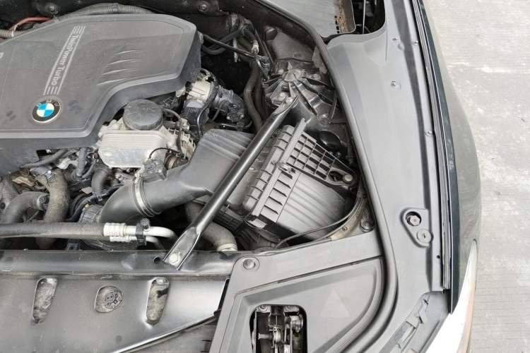 Used BMW 5 Series 2013 525Li Luxury Model Engine Bay Left