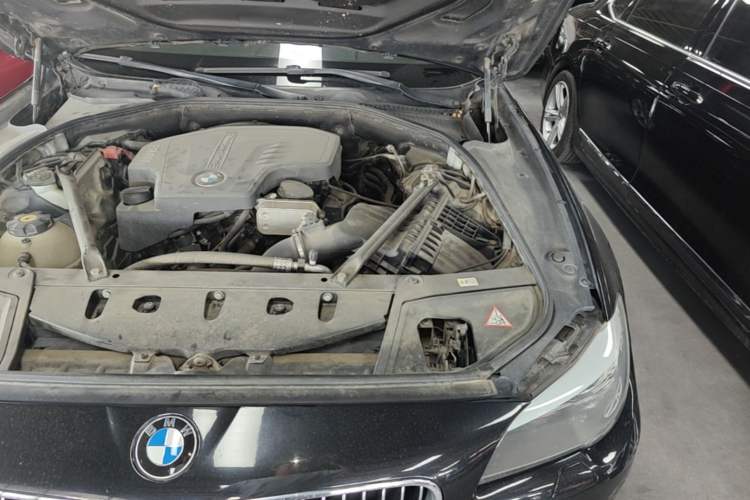 Used BMW 5 Series 2013 528i xDrive Luxury Edition Engine Bay Left