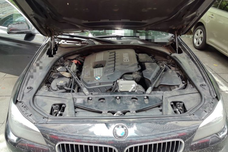 Used BMW 5 Series 2013 530Li Luxury Model Engine Bay