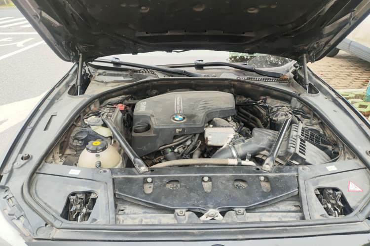 Used BMW 5 Series 2013 520Li Elegant Edition Engine Bay Right