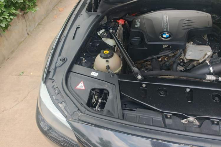 Used BMW 5 Series 2013 525Li Luxury Model Engine Bay Right