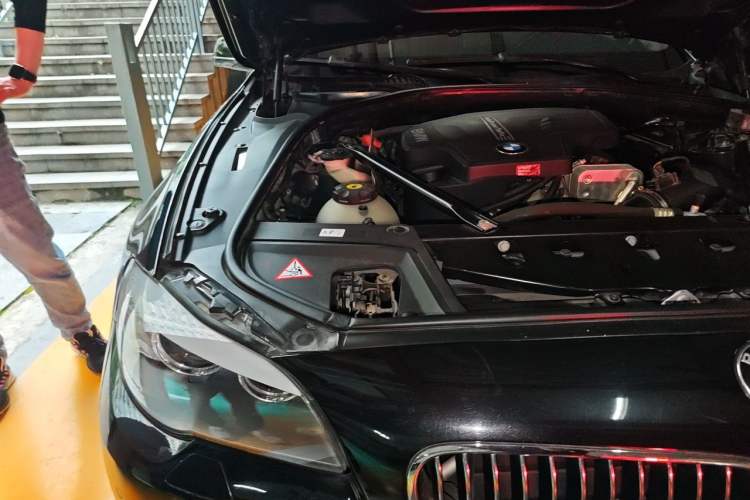 Used BMW 5 Series 2013 520Li Elegant Edition Engine Bay Right