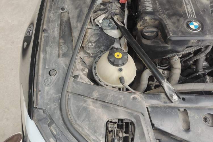 Used BMW 5 Series 2013 520Li Elegant Edition Engine Bay Right