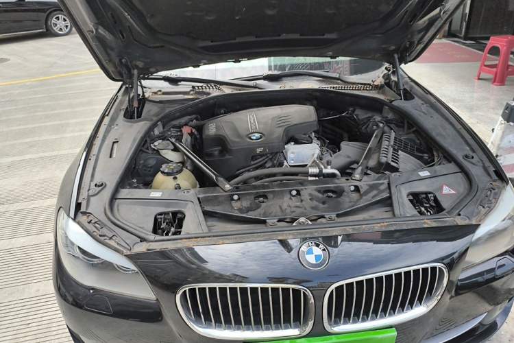 Used BMW 5 Series 2013 525Li Leading Model Engine Bay Right