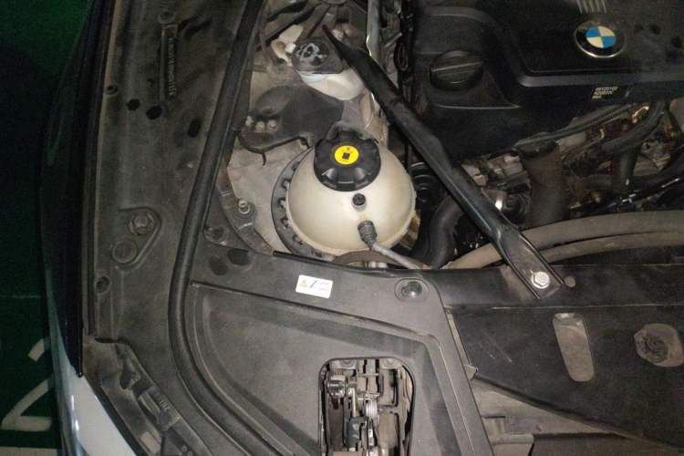 Used BMW 5 Series 2013 525Li Leading Model Engine Bay Right