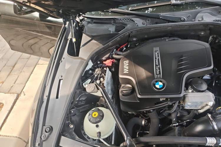 Used BMW 5 Series 2013 520i Elegant Edition Engine Bay Right