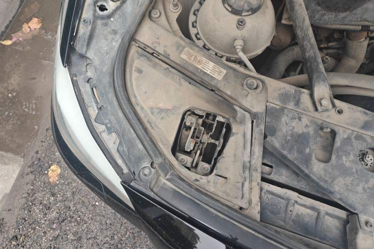 Used BMW 5 Series 2013 525Li Leading Model Engine Bay Right