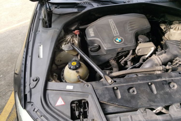 Used BMW 5 Series 2013 525Li Luxury Model Engine Bay Right