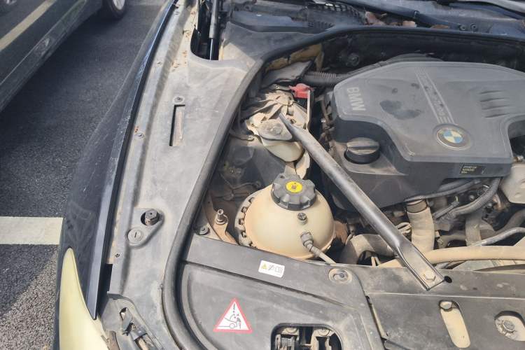 Used BMW 5 Series 2013 520Li Elegant Edition Engine Bay Right