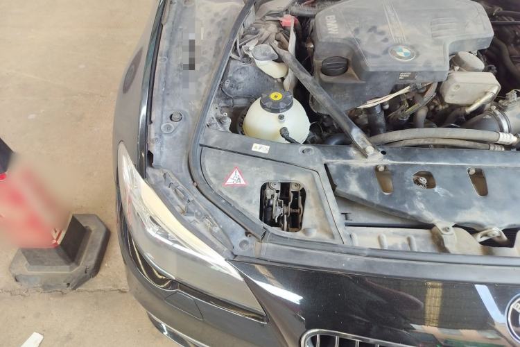 Used BMW 5 Series 2013 525Li Leading Model Engine Bay Right