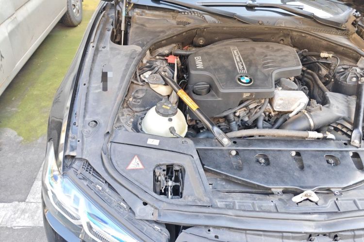 Used BMW 5 Series 2013 525Li Luxury Model Engine Bay Right