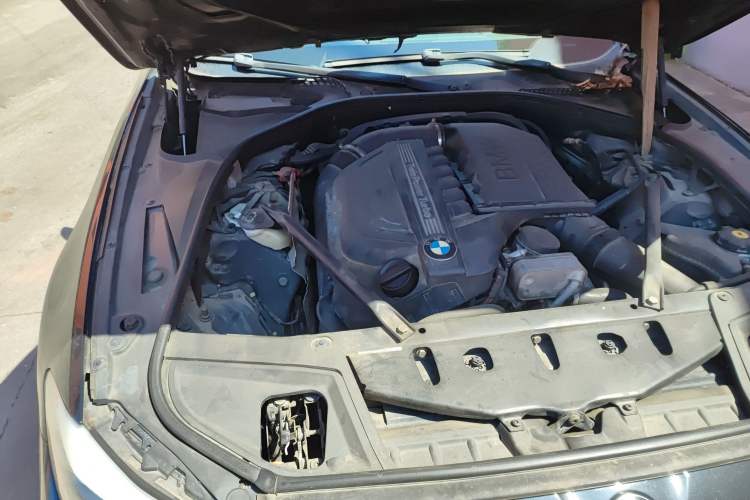 Used BMW 5 Series 2013 535i Sport Edition Engine Bay Right