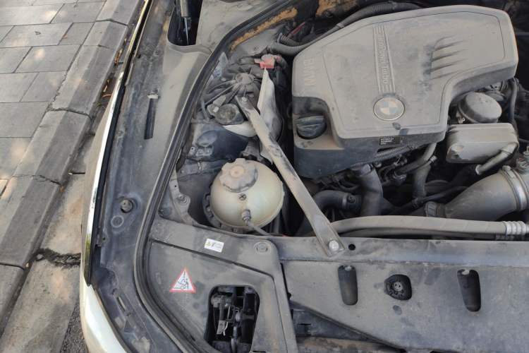 Used BMW 5 Series 2013 525Li Luxury Model Engine Bay Right