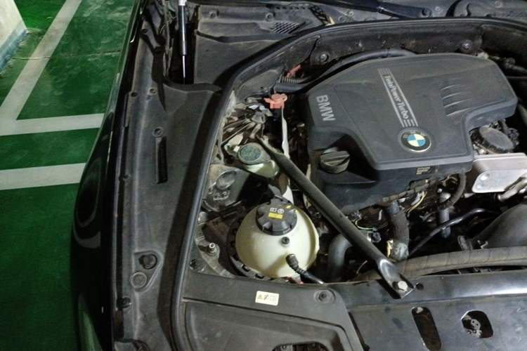 Used BMW 5 Series 2013 525Li Leading Model Engine Bay Right