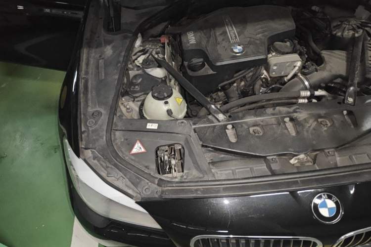 Used BMW 5 Series 2013 525Li Leading Model Engine Bay Right
