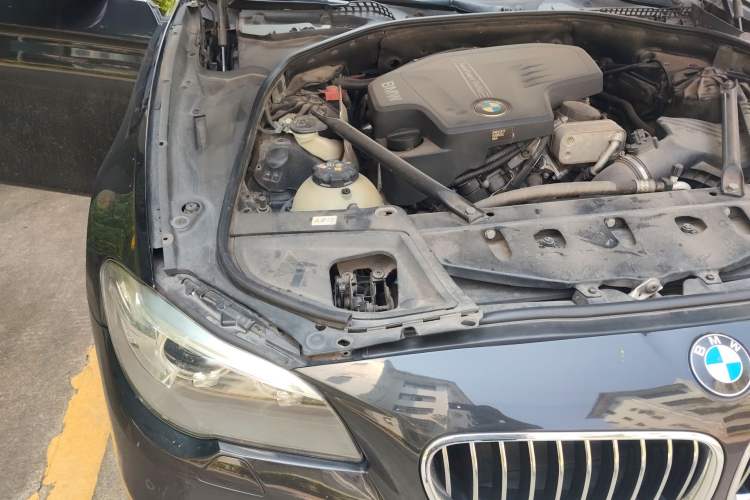 Used BMW 5 Series 2013 525Li Leading Model Engine Bay Right