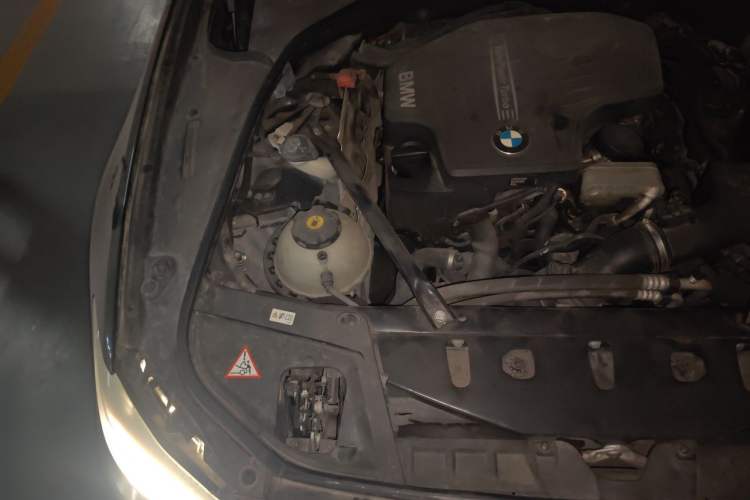 Used BMW 5 Series 2013 525Li Leading Model Engine Bay Right
