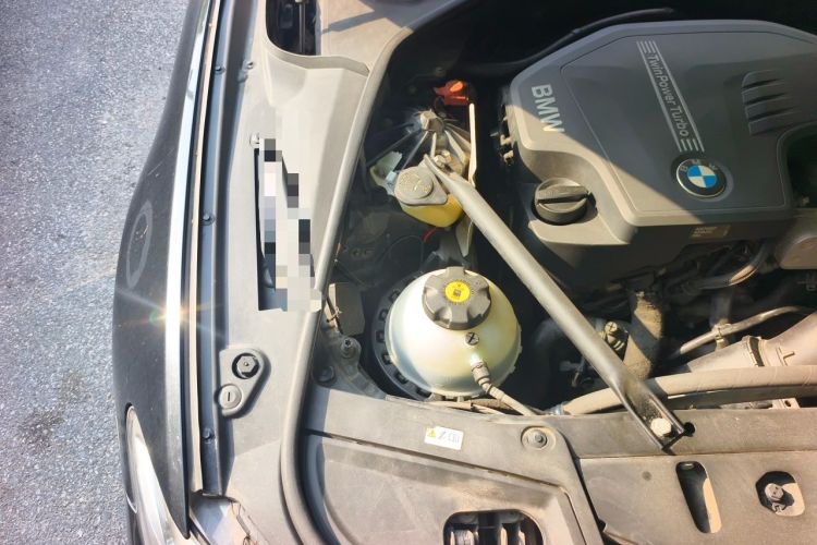 Used BMW 5 Series 2013 525Li Luxury Model Engine Bay Right