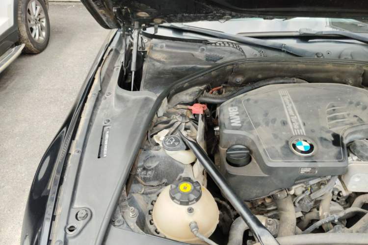 Used BMW 5 Series 2013 520Li Elegant Edition Engine Bay Right