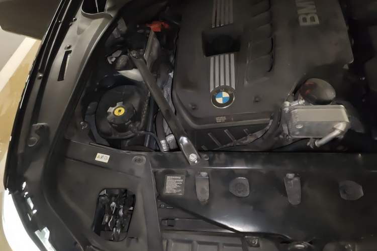 Used BMW 5 Series 2013 530Li Leading Model Engine Bay Right