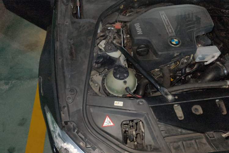 Used BMW 5 Series 2013 525Li Leading Model Engine Bay Right