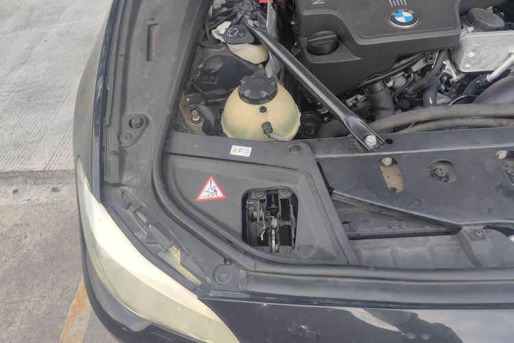 Used BMW 5 Series 2013 525Li Luxury Model Engine Bay Right
