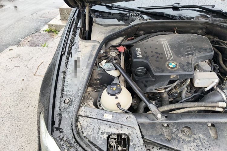 Used BMW 5 Series 2013 525Li Luxury Model Engine Bay Right