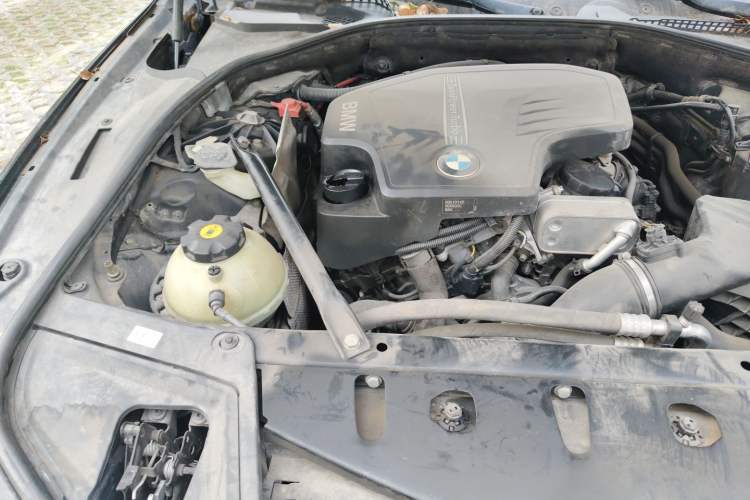 Used BMW 5 Series 2013 525Li Luxury Model Engine Bay Right