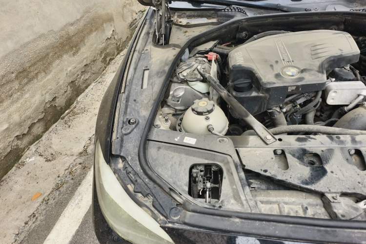 Used BMW 5 Series 2013 520Li Elegant Edition Engine Bay Right