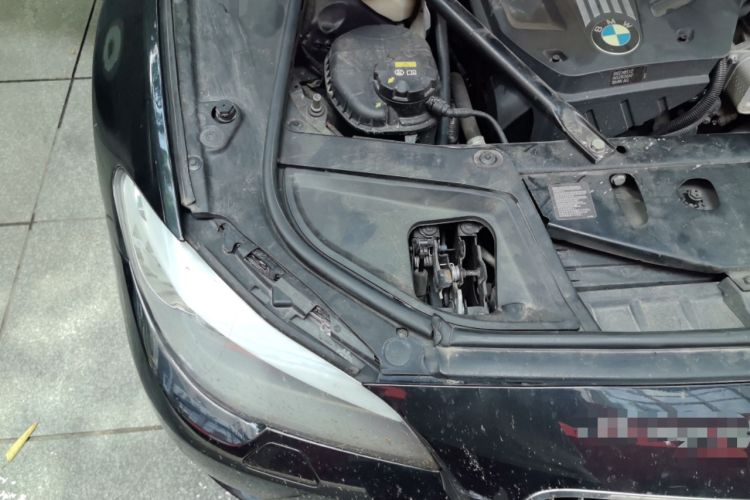 Used BMW 5 Series 2013 530Li Luxury Model Engine Bay Right