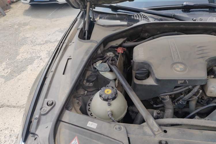 Used BMW 5 Series 2013 520Li Elegant Edition Engine Bay Right