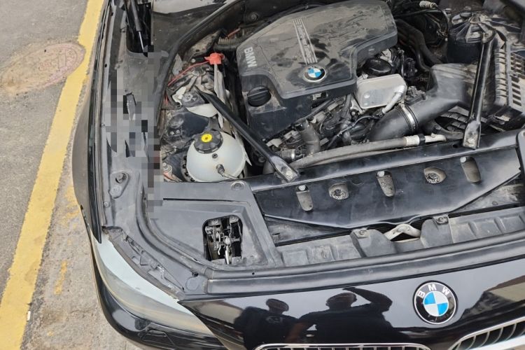 Used BMW 5 Series 2013 520Li Elegant Edition Engine Bay Right