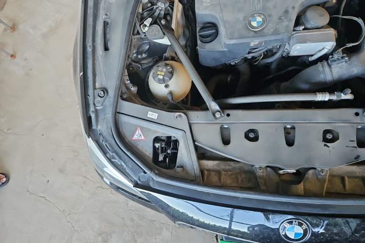 Used BMW 5 Series 2013 525Li Zhuole Edition Engine Bay Right