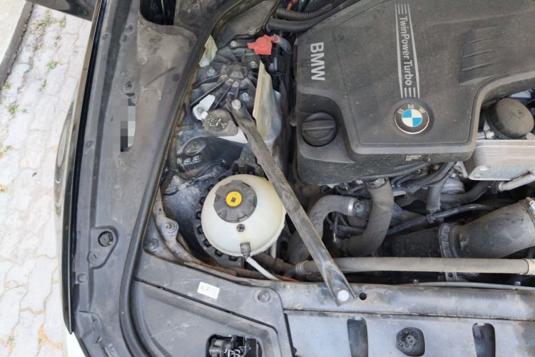 Used BMW 5 Series 2013 525Li Leading Model Engine Bay Right