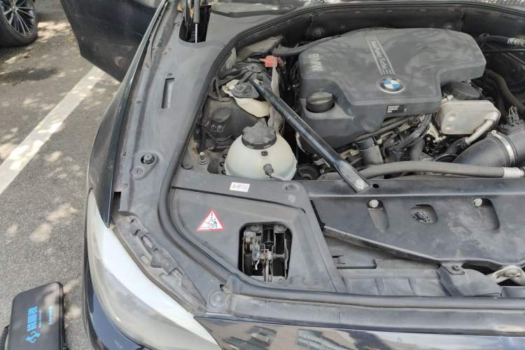 Used BMW 5 Series 2013 525Li Luxury Model Engine Bay Right