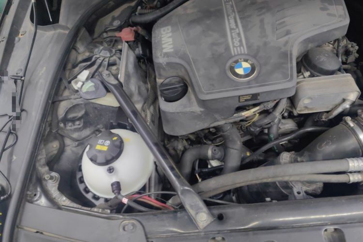 Used BMW 5 Series 2013 520Li Elegant Edition Engine Bay Right