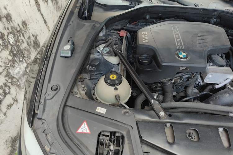 Used BMW 5 Series 2013 520Li Elegant Edition Engine Bay Right