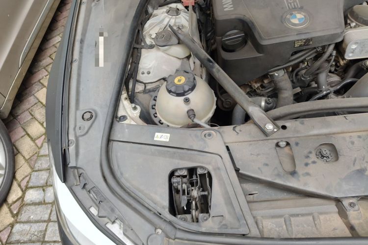 Used BMW 5 Series 2013 525Li Leading Model Engine Bay Right