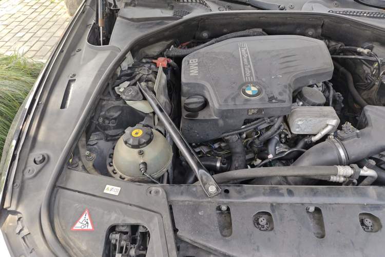 Used BMW 5 Series 2013 525Li Leading Model Engine Bay Right