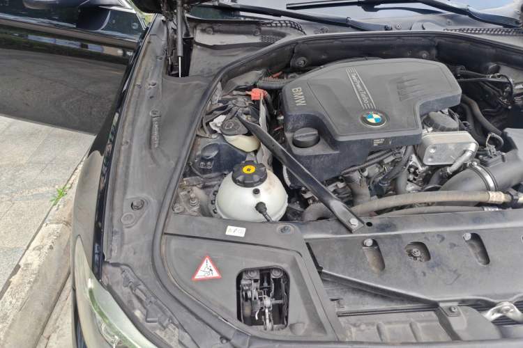 Used BMW 5 Series 2013 525Li Leading Model Engine Bay Right